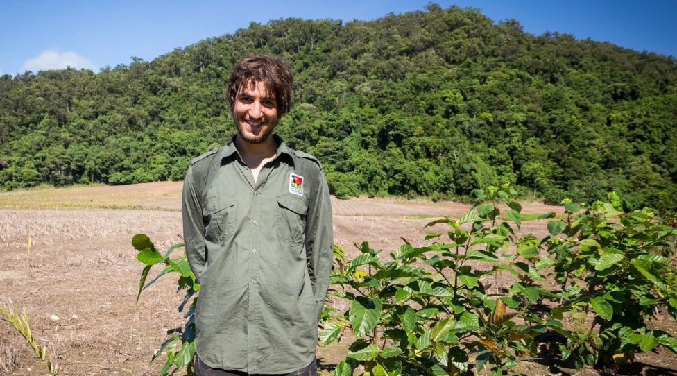 Weapons in the War on Weeds Rainforest Rescue Daniel Perlaki